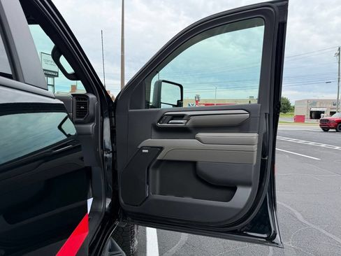 Used 2024 Chevrolet Silverado 2500 ZR2 w/ Technology Package AWD/4WD image 19