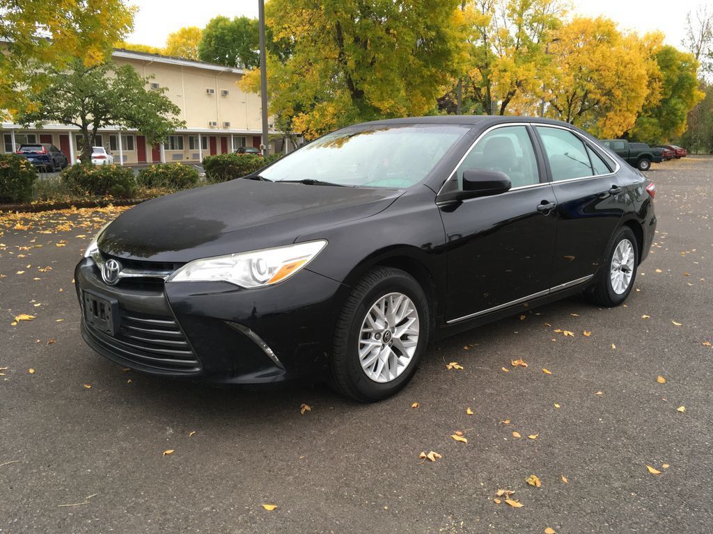 Used 2017 Toyota Camry LE FWD image 1