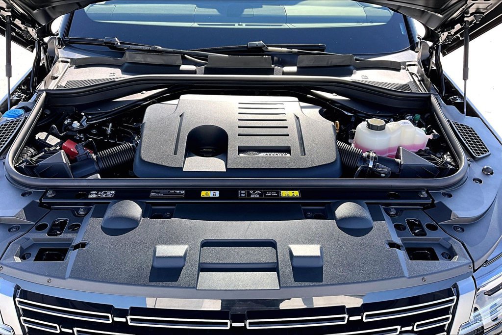 New 2027 Land Rover Range Rover Sport SE AWD/4WD image 12