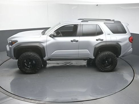 Used 2025 Toyota 4Runner SR5 AWD/4WD image 42