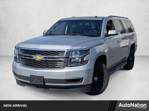 Used 2015 Chevrolet Suburban LT image 1