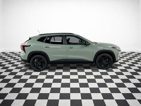 New 2026 Chevrolet Trax ACTIV w/ Sunroof Package image 2