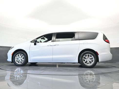 New 2026 Chrysler Pacifica Select image 55