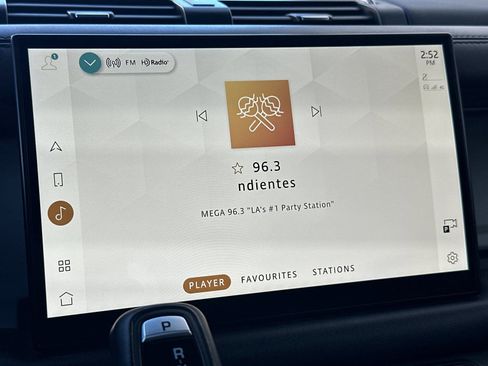 Used 2023 Land Rover Defender 130 X-Dynamic SE image 21