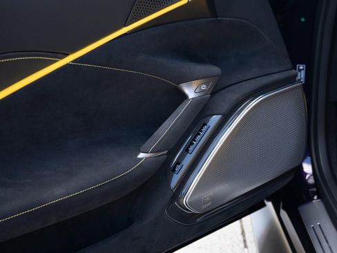 Used 2024 Ferrari Roma Spider image 28