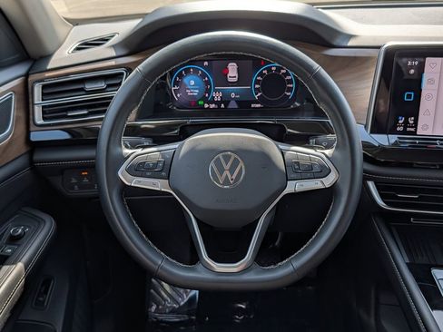 Used 2025 Volkswagen Atlas SE image 28