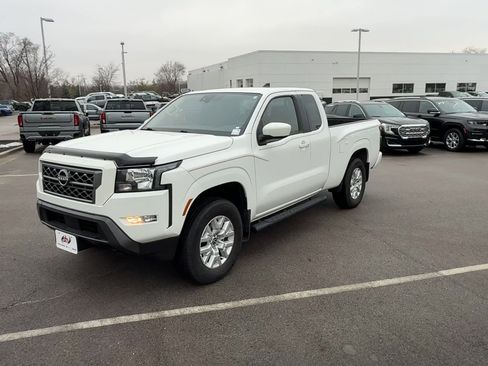 Used 2022 Nissan Frontier SV image 5