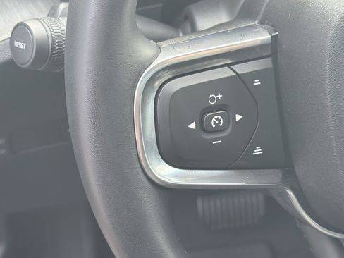 Certified 2023 Volvo XC40 B4 Plus w/ Protection Package Premier FWD image 19