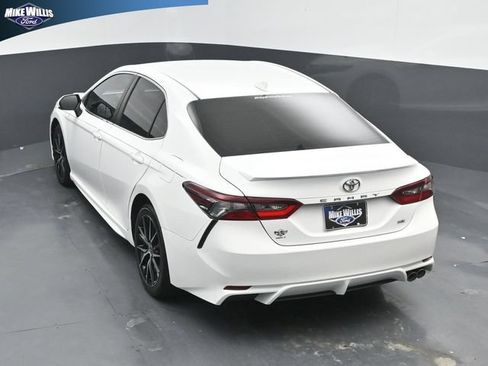 Used 2022 Toyota Camry SE FWD image 13