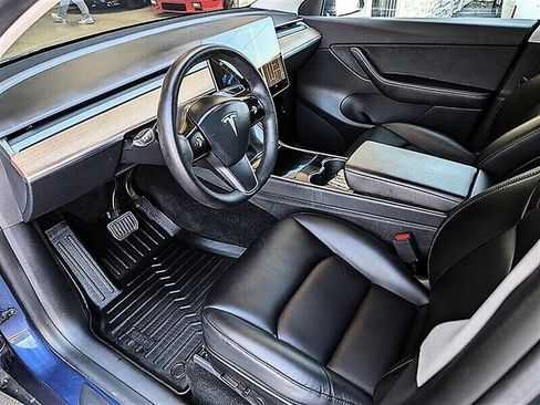 Used 2021 Tesla Model Y Long Range AWD/4WD image 2