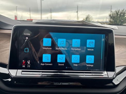 New 2026 Volkswagen Atlas SE image 13