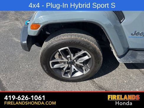 Used 2024 Jeep Wrangler Unlimited w/ Convenience Group AWD/4WD image 11