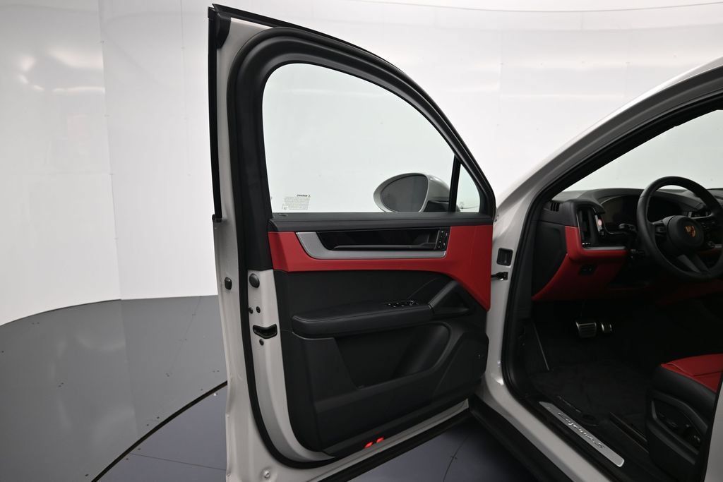 Used 2026 Porsche Cayenne S AWD/4WD image 16