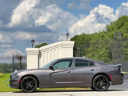 Used 2017 Dodge Charger R/T RWD image 7