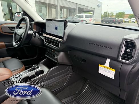 Used 2025 Ford Bronco Sport Outer Banks w/ Outer Banks Tech Package+ AWD/4WD image 12