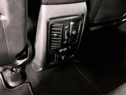 Used 2019 Jeep Grand Cherokee Limited image 11