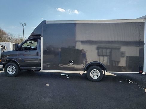 Used 2022 Chevrolet Express 3500 w/ Power Convenience Package image 2