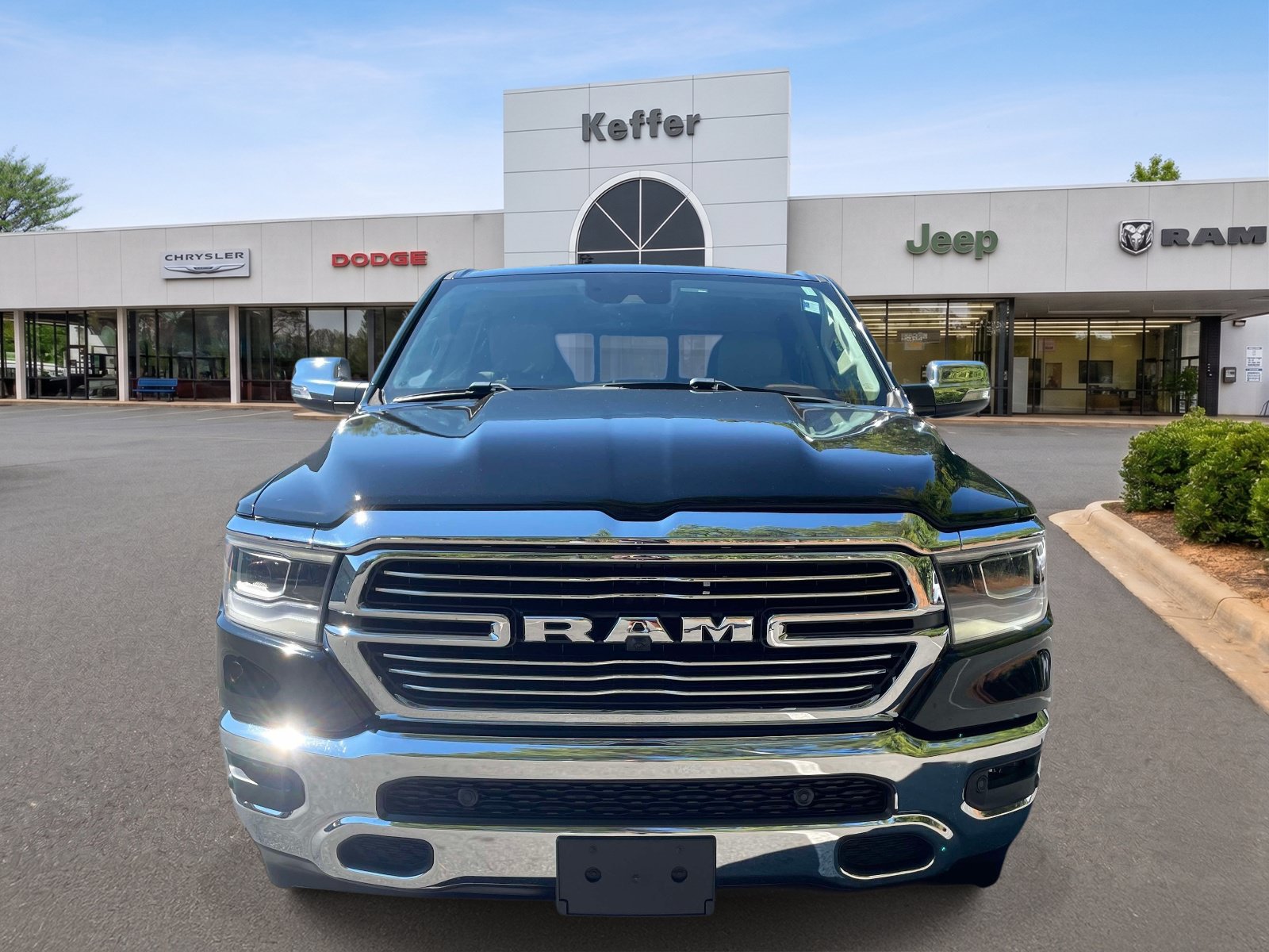 Used 2019 RAM 1500 Laramie AWD/4WD image 2