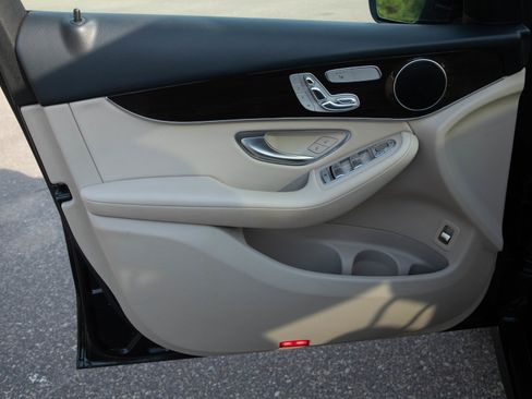 Used 2020 Mercedes-Benz GLC 300 4MATIC image 17