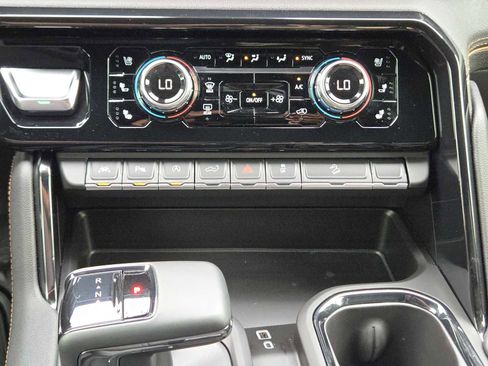 Certified 2025 GMC Sierra 1500 AT4 w/ AT4 Premium Package AWD/4WD image 20