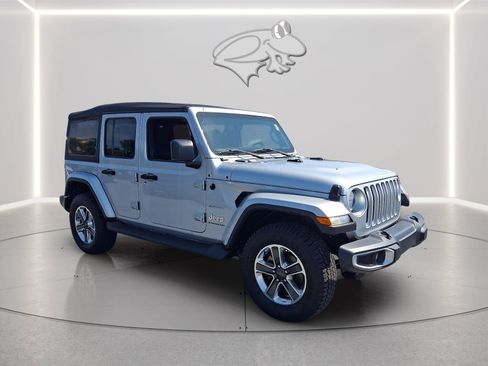 Used 2023 Jeep Wrangler Unlimited Sahara AWD/4WD image 3