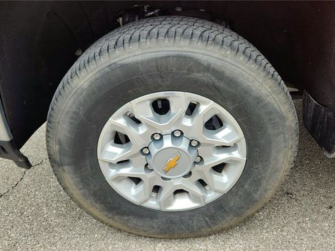 Used 2025 Chevrolet Silverado 3500 LT w/ Convenience Package image 2