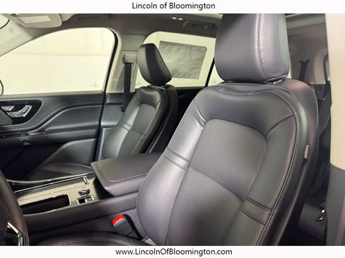 New 2026 Lincoln Aviator AWD w/ Jet Appearance Package image 22