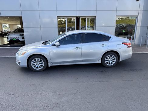 Used 2014 Nissan Altima 2.5 S FWD image 2