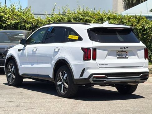 Used 2023 Kia Sorento S w/ Panoramic Sunroof Package FWD image 6