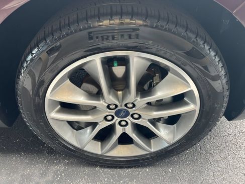Used 2018 Ford Edge Titanium w/ Equipment Group 302A AWD/4WD image 34