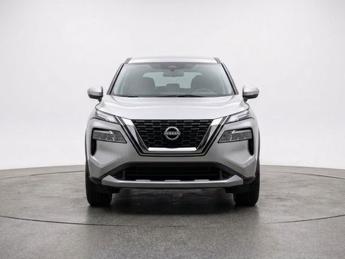 Used 2025 Nissan Rogue SV AWD/4WD image 2