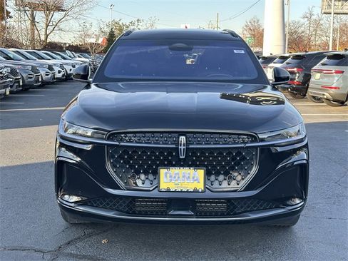 Certified 2024 Lincoln Nautilus Reserve w/ Jet Appearance Package (87T) image 2