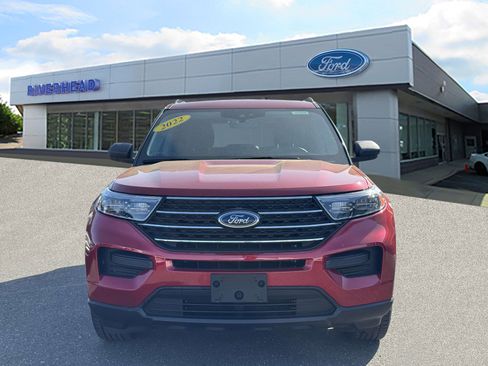 Certified 2022 Ford Explorer XLT image 3