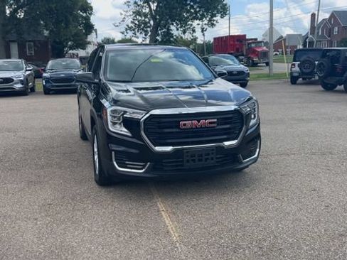 Used 2024 GMC Terrain SLE w/ Fleet Convenience Package FWD image 3
