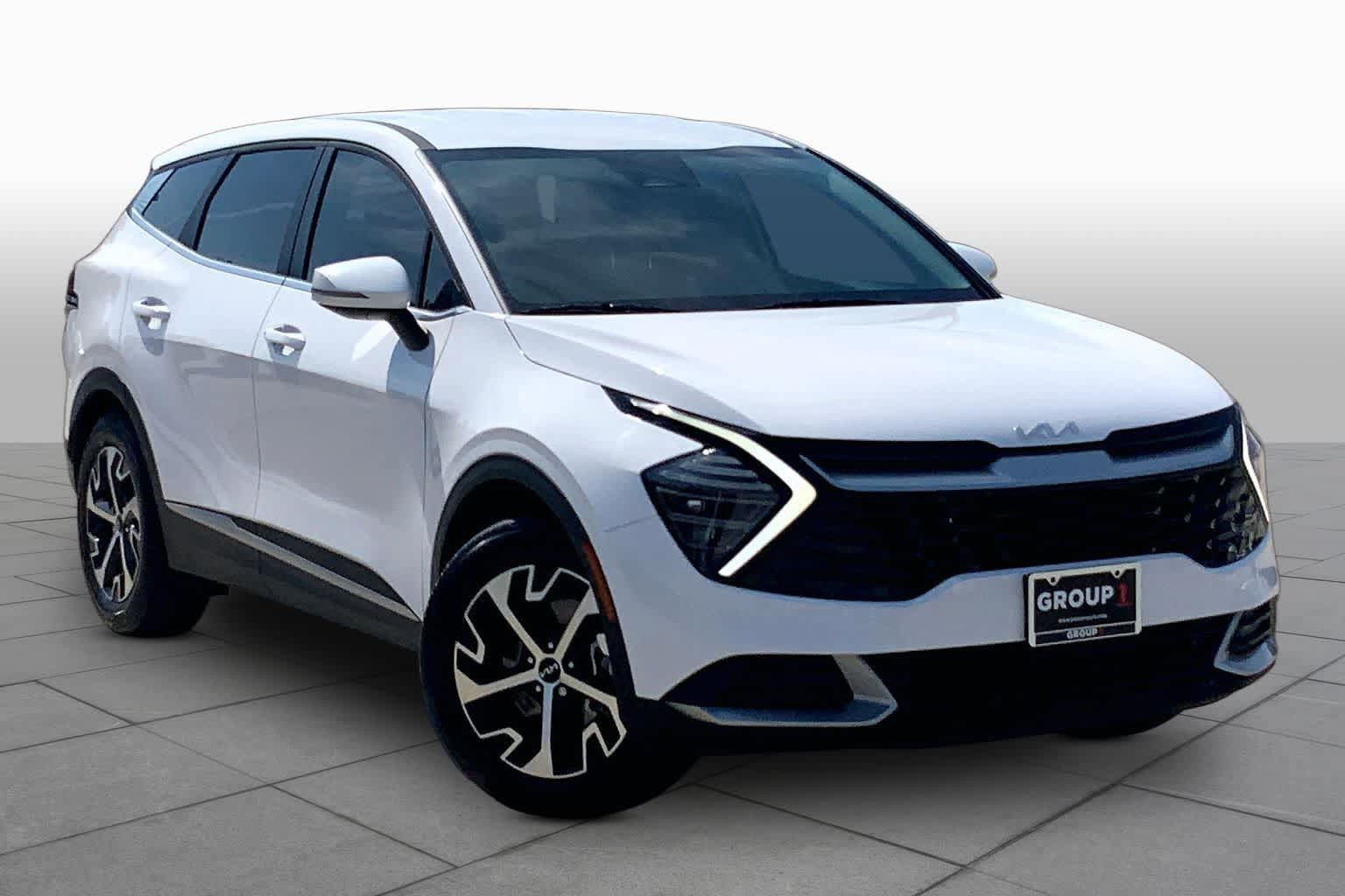 Used 2025 Kia Sportage EX FWD image 3