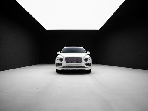 Used 2018 Bentley Bentayga AWD/4WD image 85