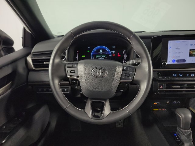 Used 2025 Toyota Camry SE FWD image 21