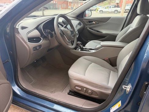 Used 2025 Chevrolet Malibu LT FWD image 8