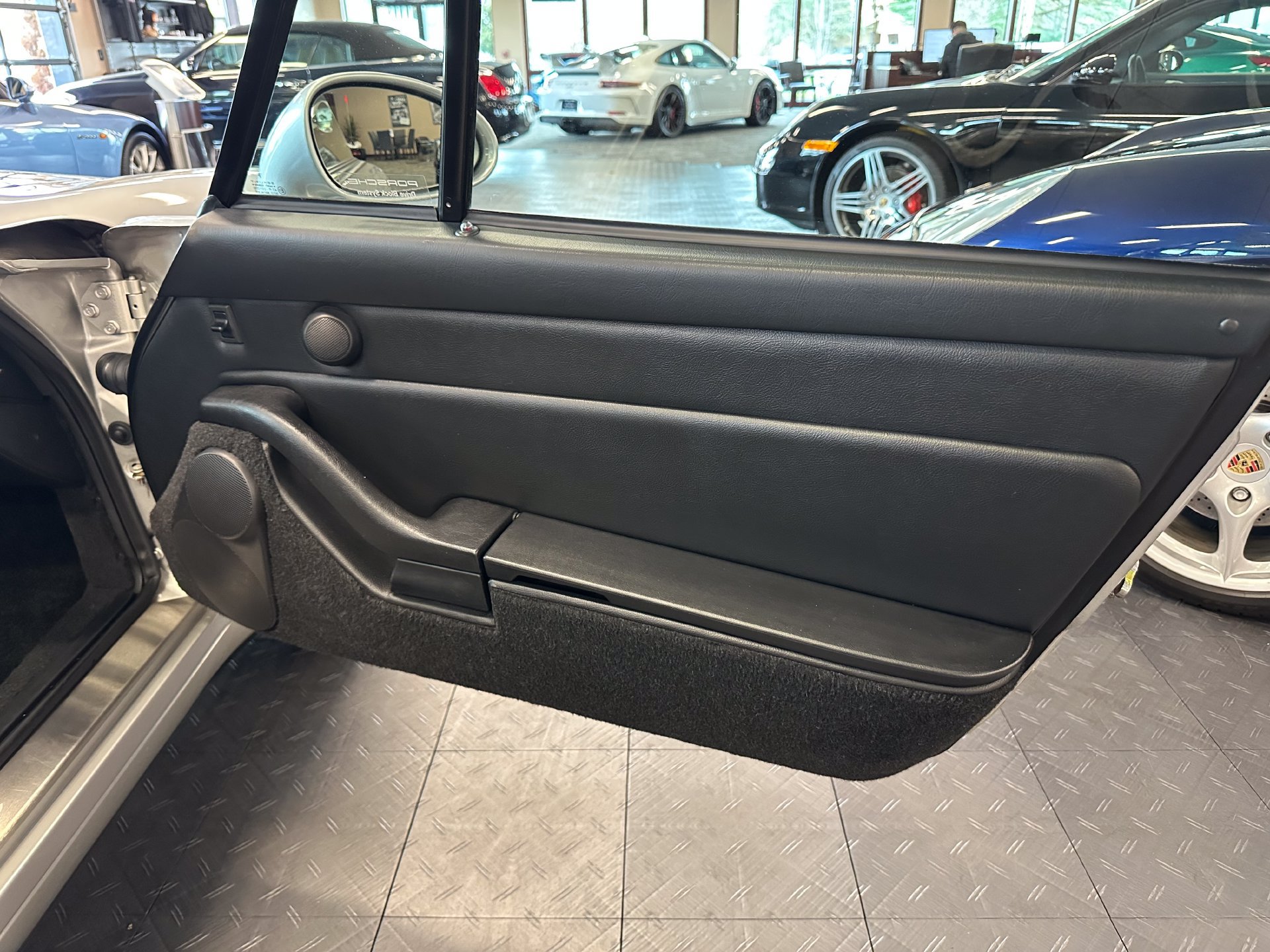 Used 1998 Porsche 911 Carrera RWD image 82
