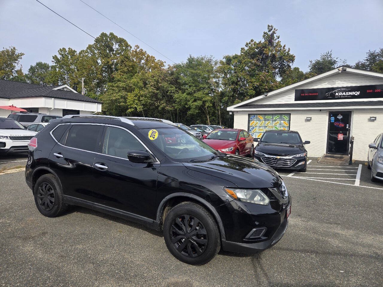Used 2016 Nissan Rogue S w/ Appearance Package AWD/4WD image 5