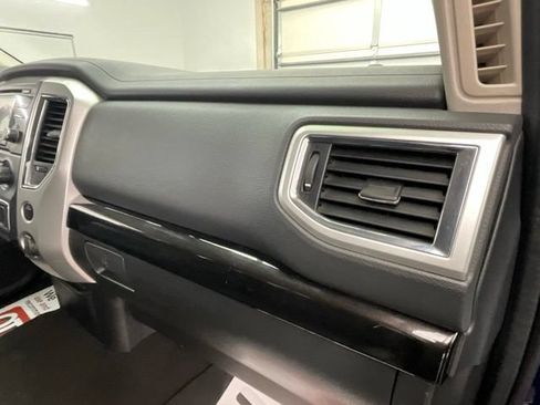 Used 2017 Nissan Titan SV AWD/4WD image 10