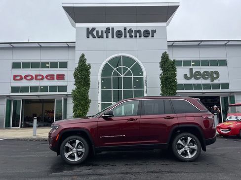 New 2025 Jeep Grand Cherokee Limited w/ Luxury Tech Group II AWD/4WD image 1
