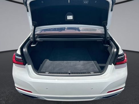 Used 2022 BMW 740i RWD image 13