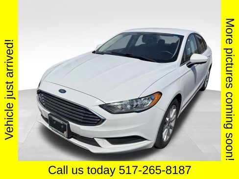 Used 2017 Ford Fusion SE image 2