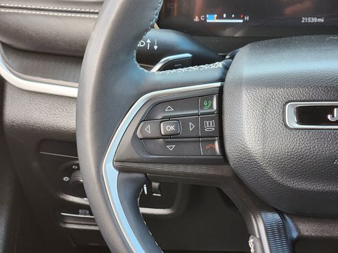 Used 2023 Jeep Grand Cherokee L Laredo image 31