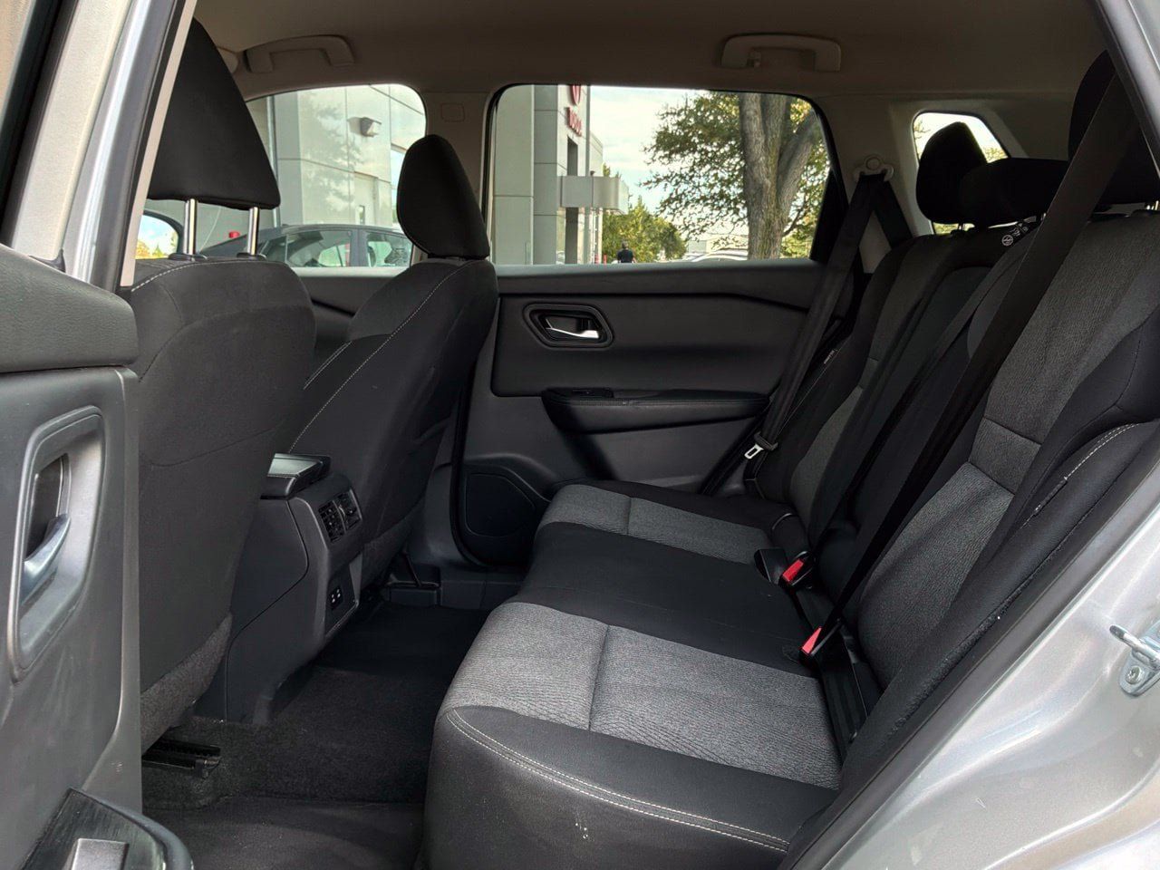 Used 2025 Nissan Rogue SV FWD image 12