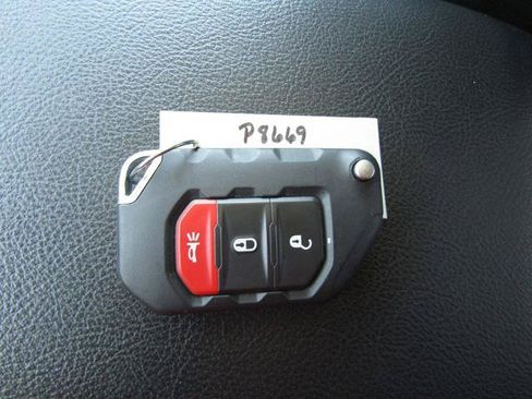 Used 2024 Jeep Gladiator Mojave AWD/4WD image 29