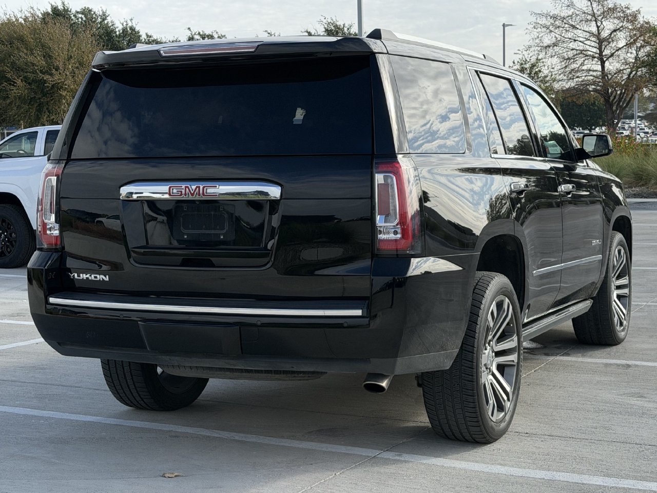 Used 2018 GMC Yukon Denali w/ Denali Ultimate Package AWD/4WD image 4