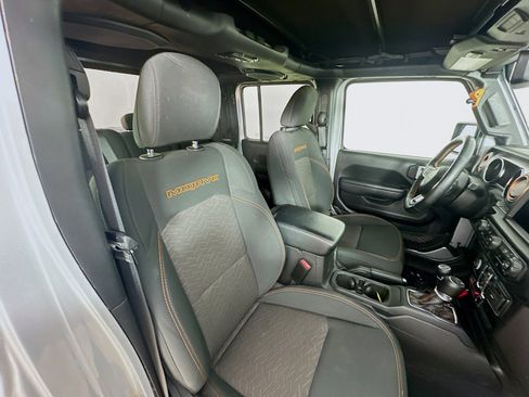 Certified 2022 Jeep Gladiator Mojave w/ Cold Weather Group image 34