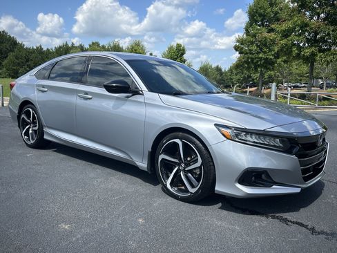 Used 2021 Honda Accord Sport image 2